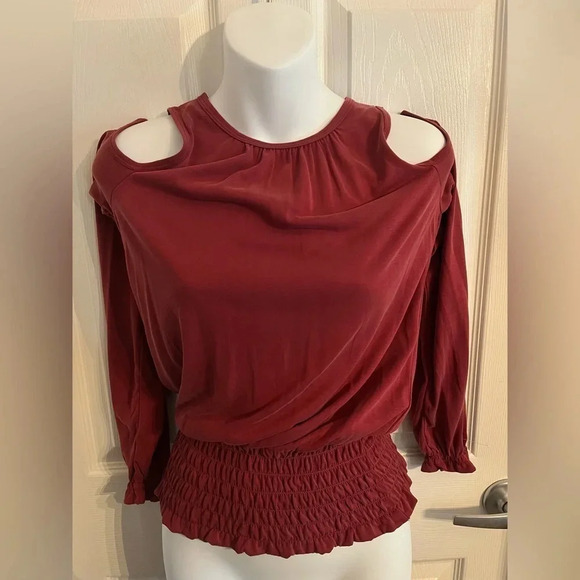 ABERCROMBIE & FITCH | ♥️Cold Shoulder Long-Sleeved Ruffled Blouse NWT - Picture 6 of 10